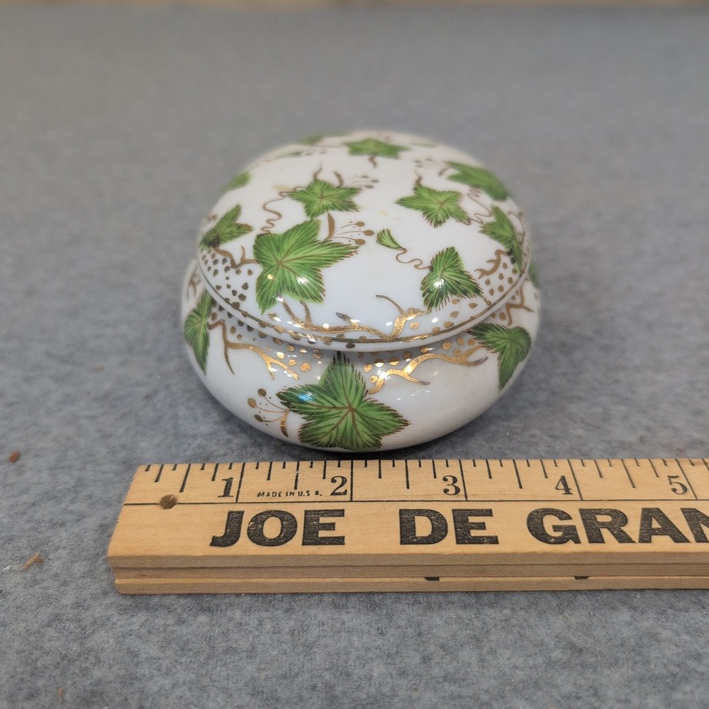 Paulux China Japan Oval Trinket Box Green Leaf Gold Gilt Porcelain White - Picture 4 of 8